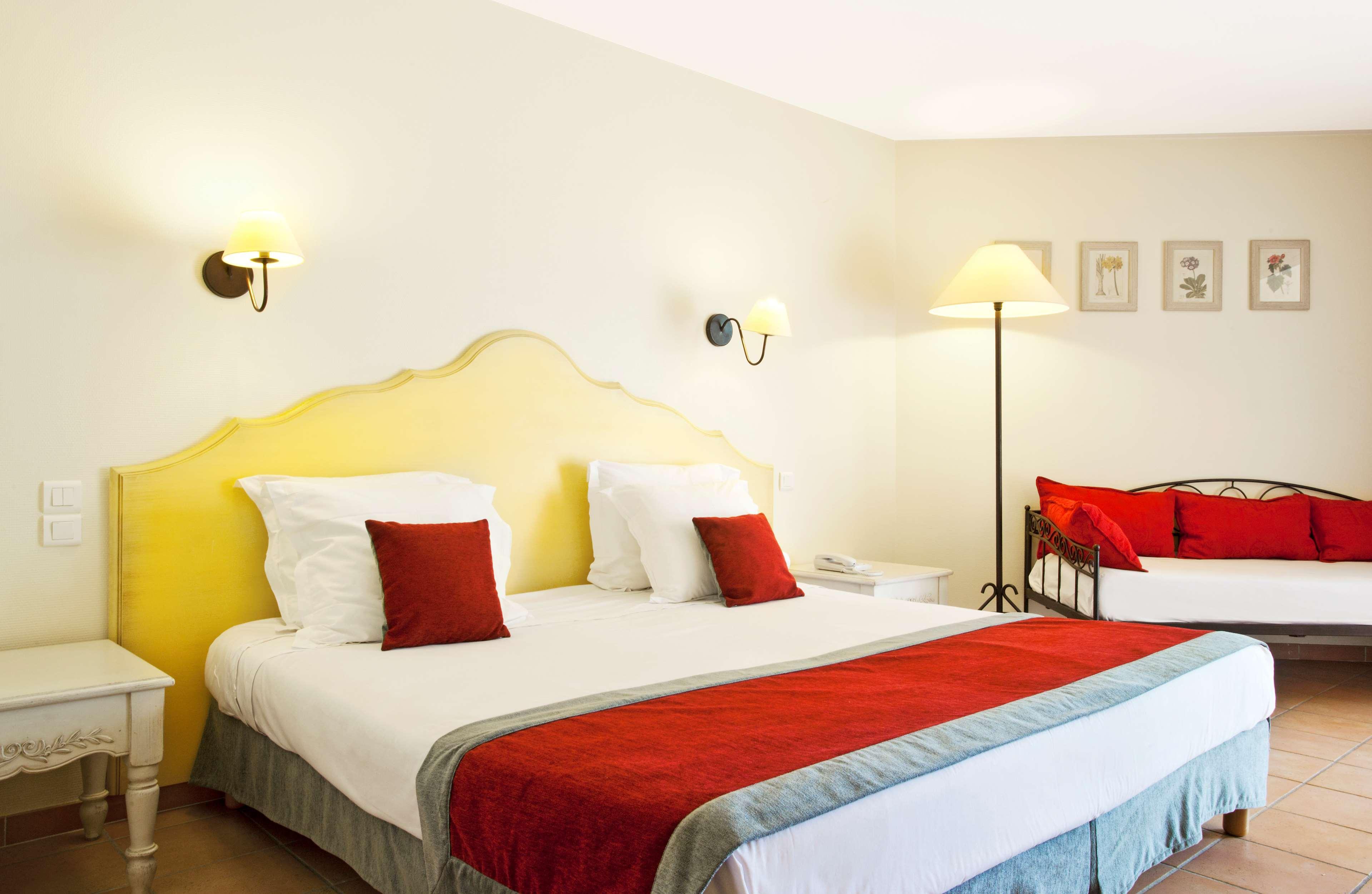 Golden Tulip Avignon Le Paradou Esterno foto
