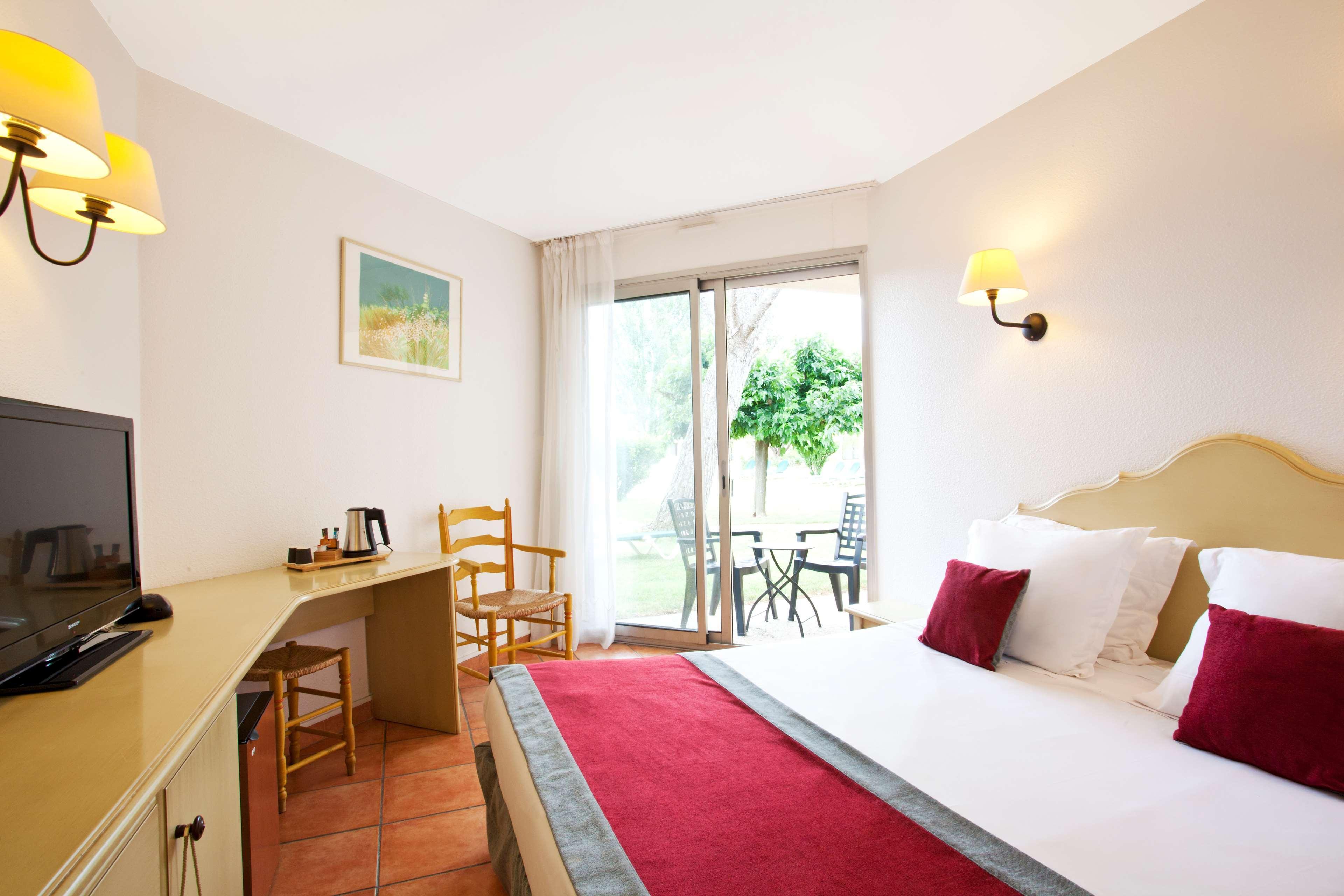 Golden Tulip Avignon Le Paradou Esterno foto