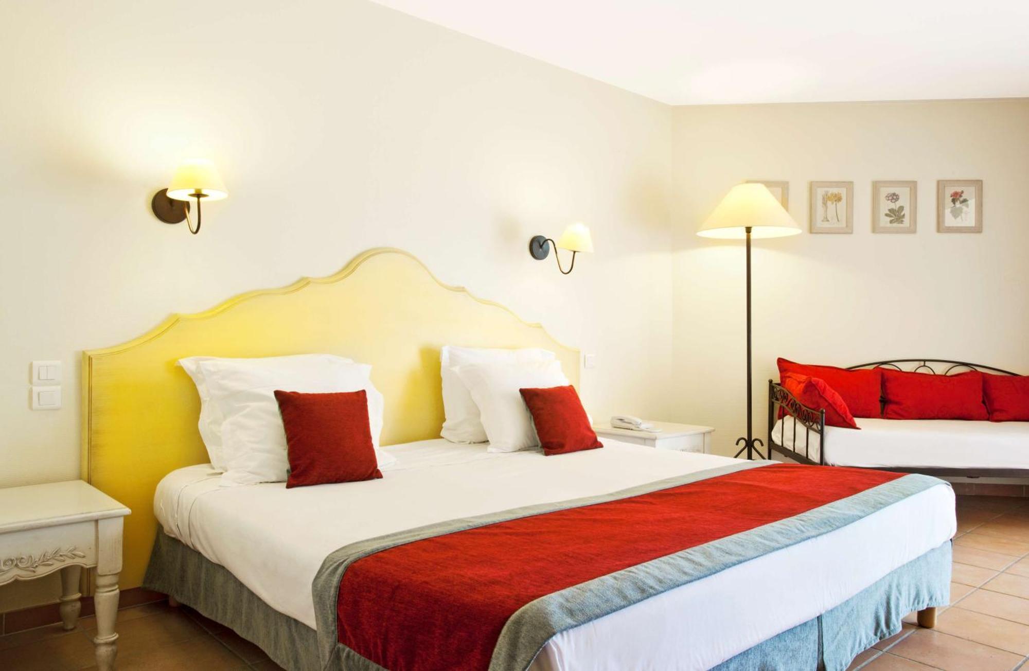 Golden Tulip Avignon Le Paradou Esterno foto