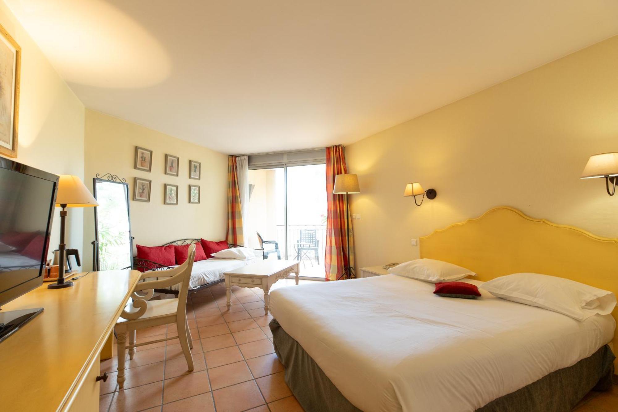 Golden Tulip Avignon Le Paradou Esterno foto