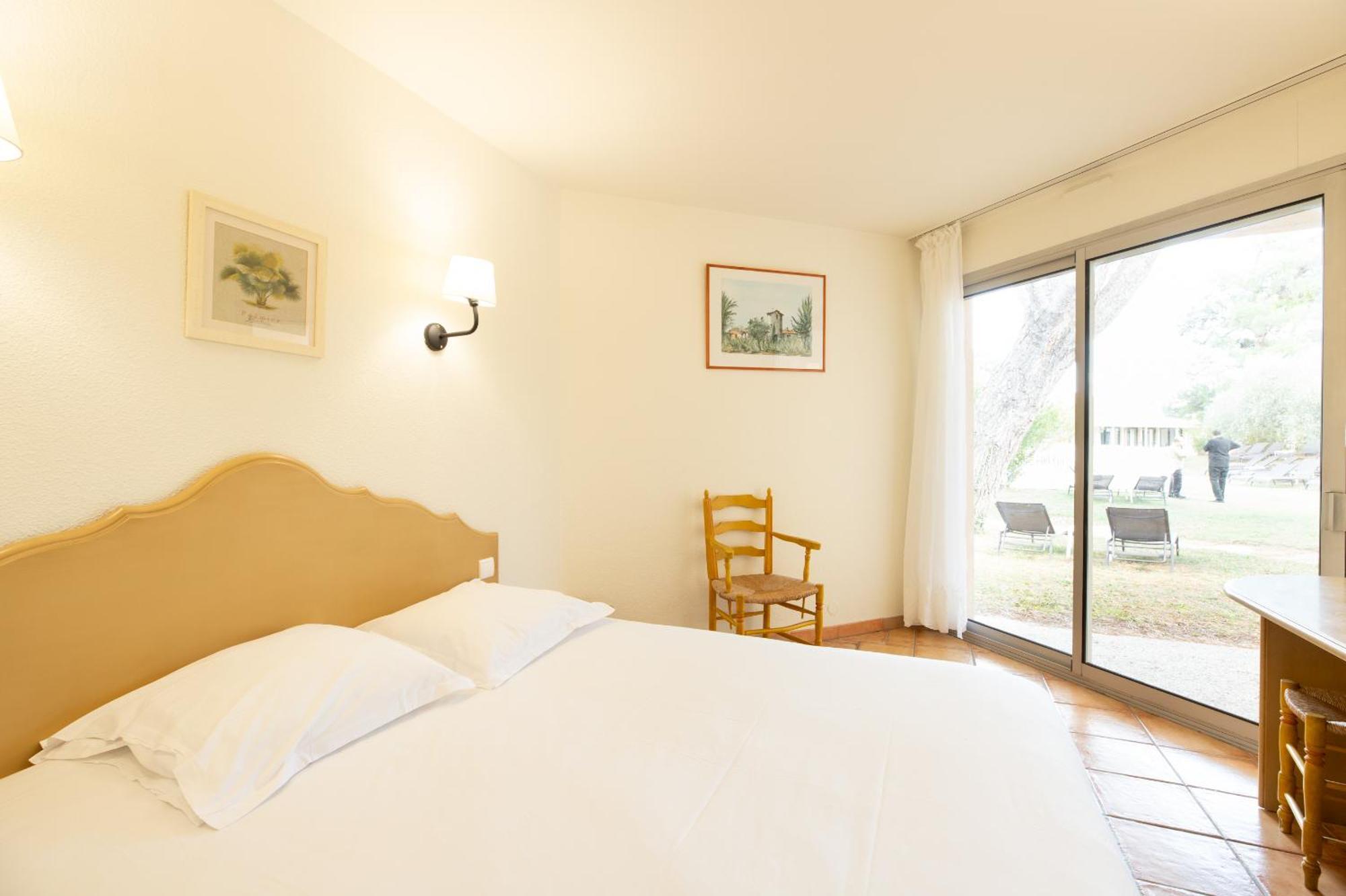 Golden Tulip Avignon Le Paradou Esterno foto