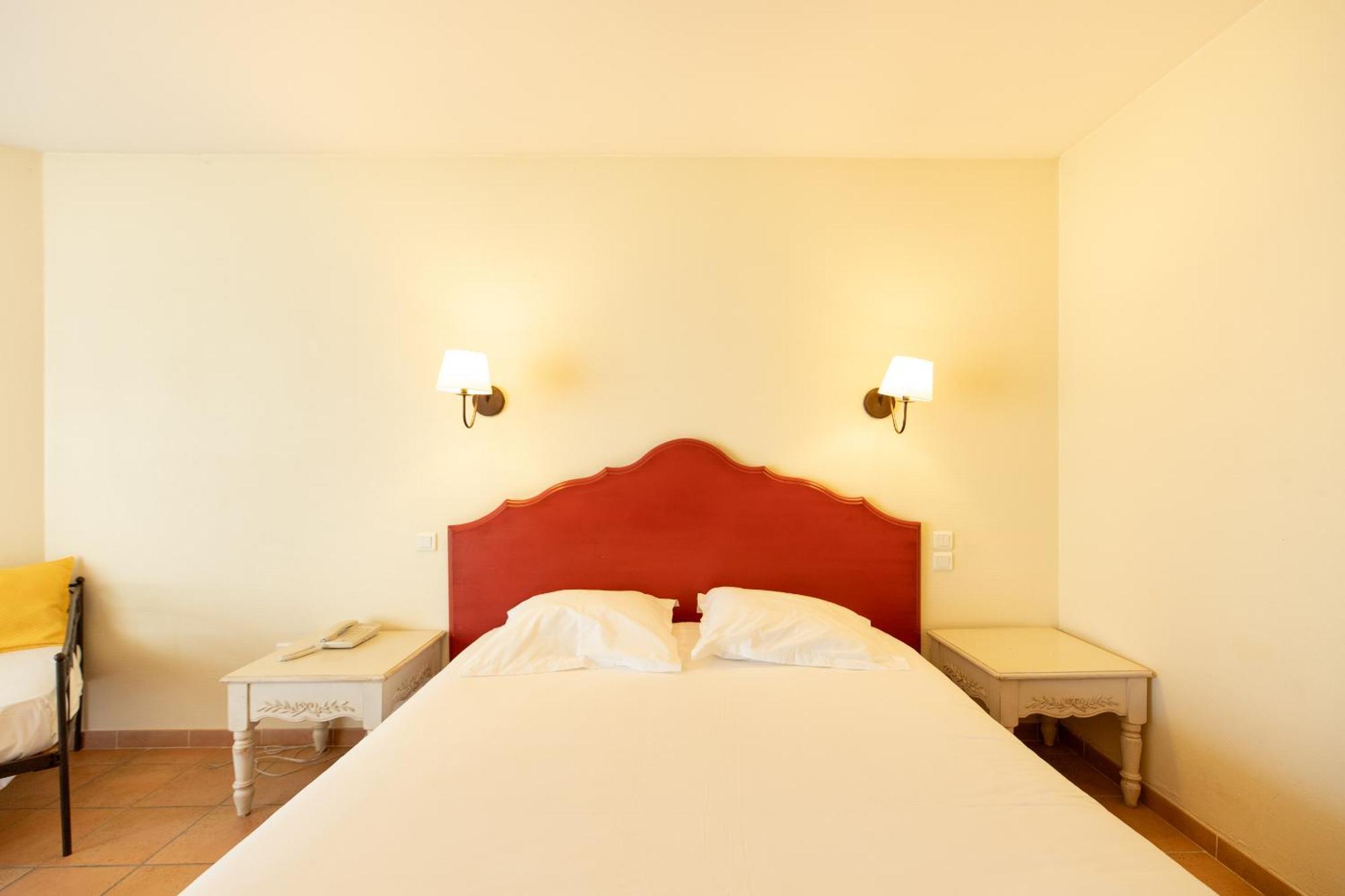 Golden Tulip Avignon Le Paradou Esterno foto
