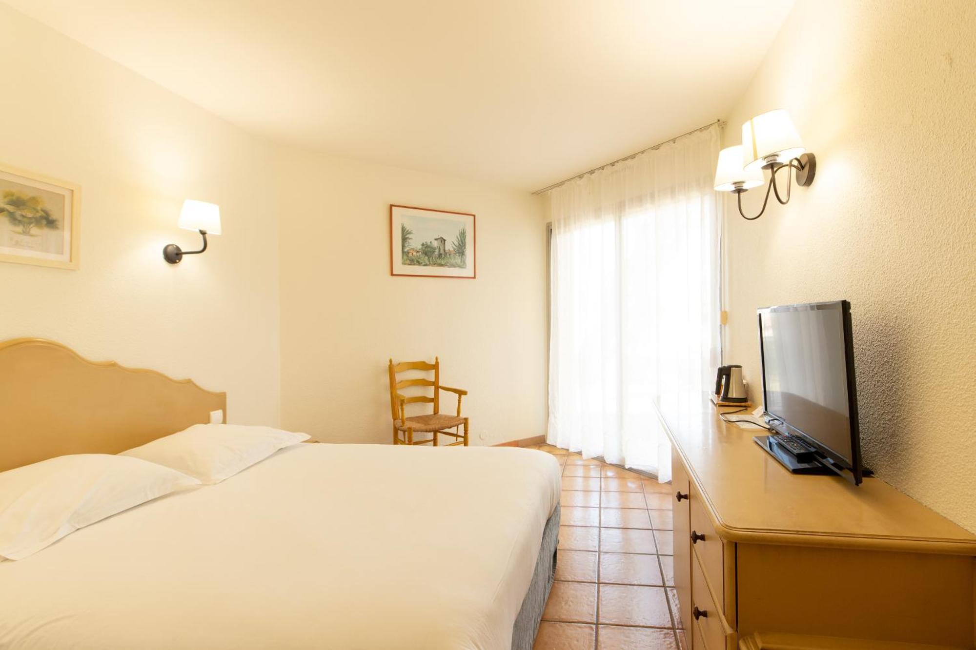 Golden Tulip Avignon Le Paradou Esterno foto