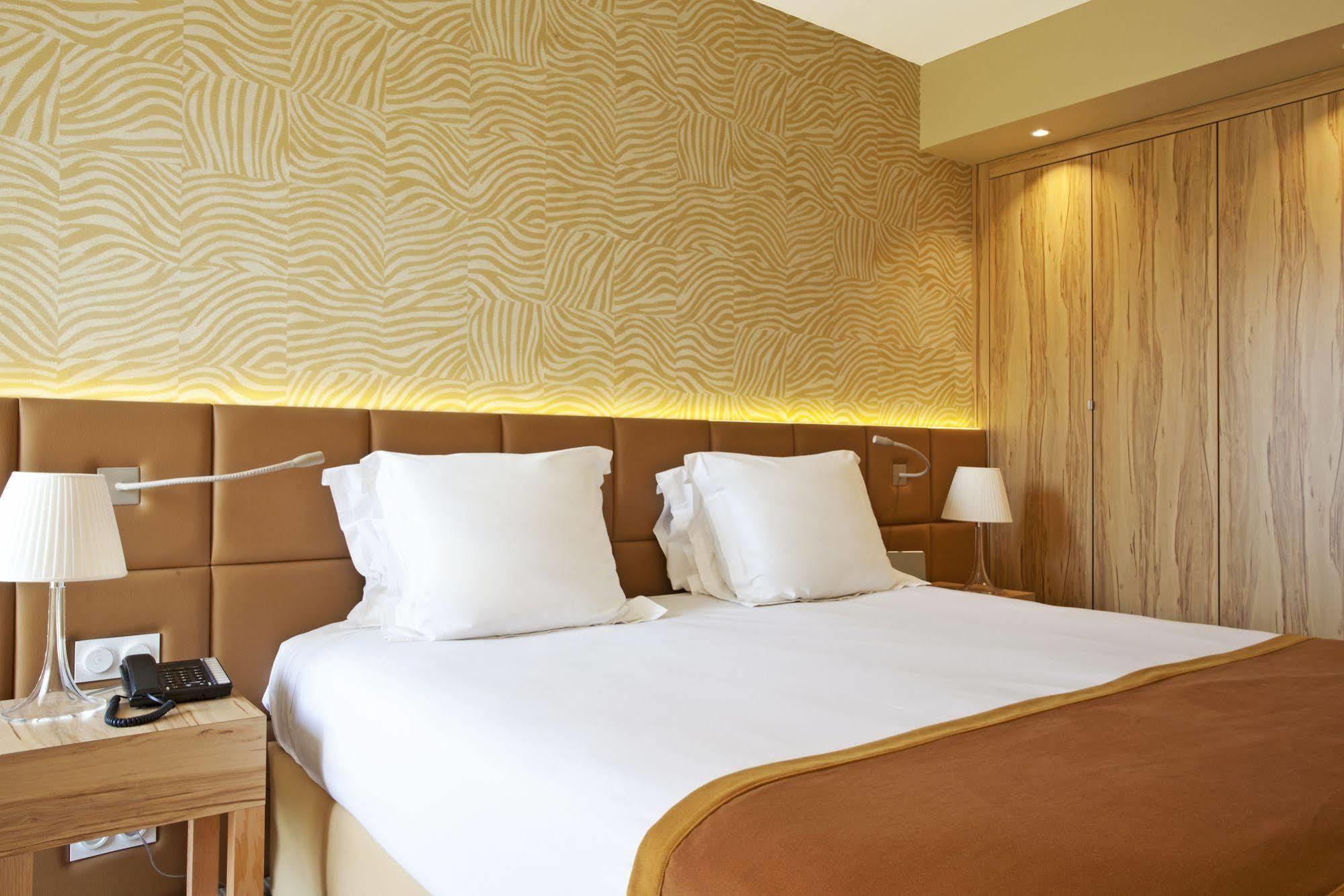 Golden Tulip Avignon Le Paradou Esterno foto